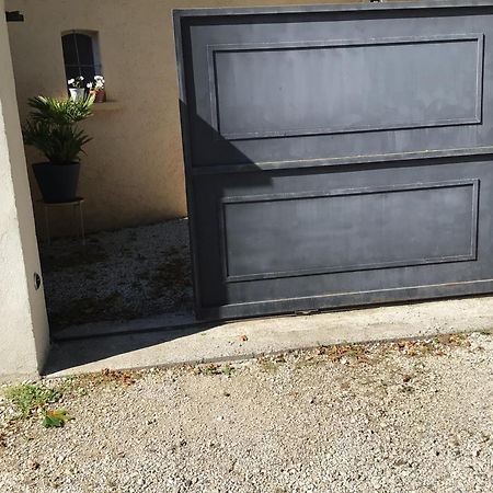 Une Chambre En Ville LʼIsle-sur-la-Sorgue Esterno foto