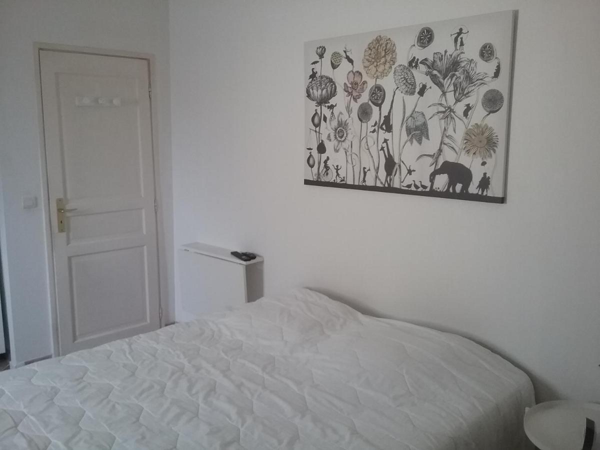 Une Chambre En Ville LʼIsle-sur-la-Sorgue Esterno foto