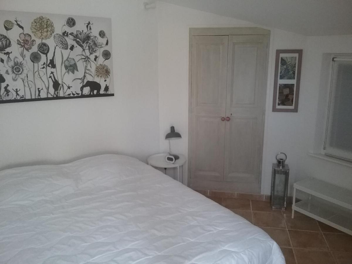 Une Chambre En Ville LʼIsle-sur-la-Sorgue Esterno foto