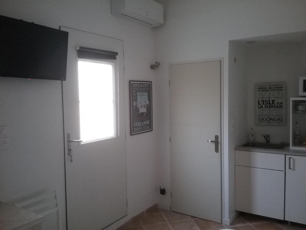 Une Chambre En Ville LʼIsle-sur-la-Sorgue Esterno foto