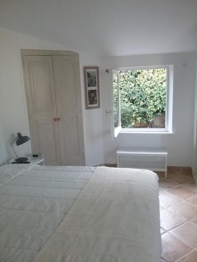 Une Chambre En Ville LʼIsle-sur-la-Sorgue Esterno foto
