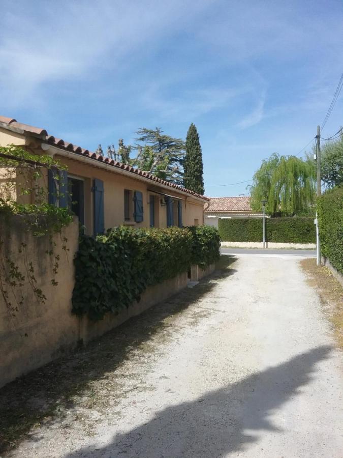Une Chambre En Ville LʼIsle-sur-la-Sorgue Esterno foto