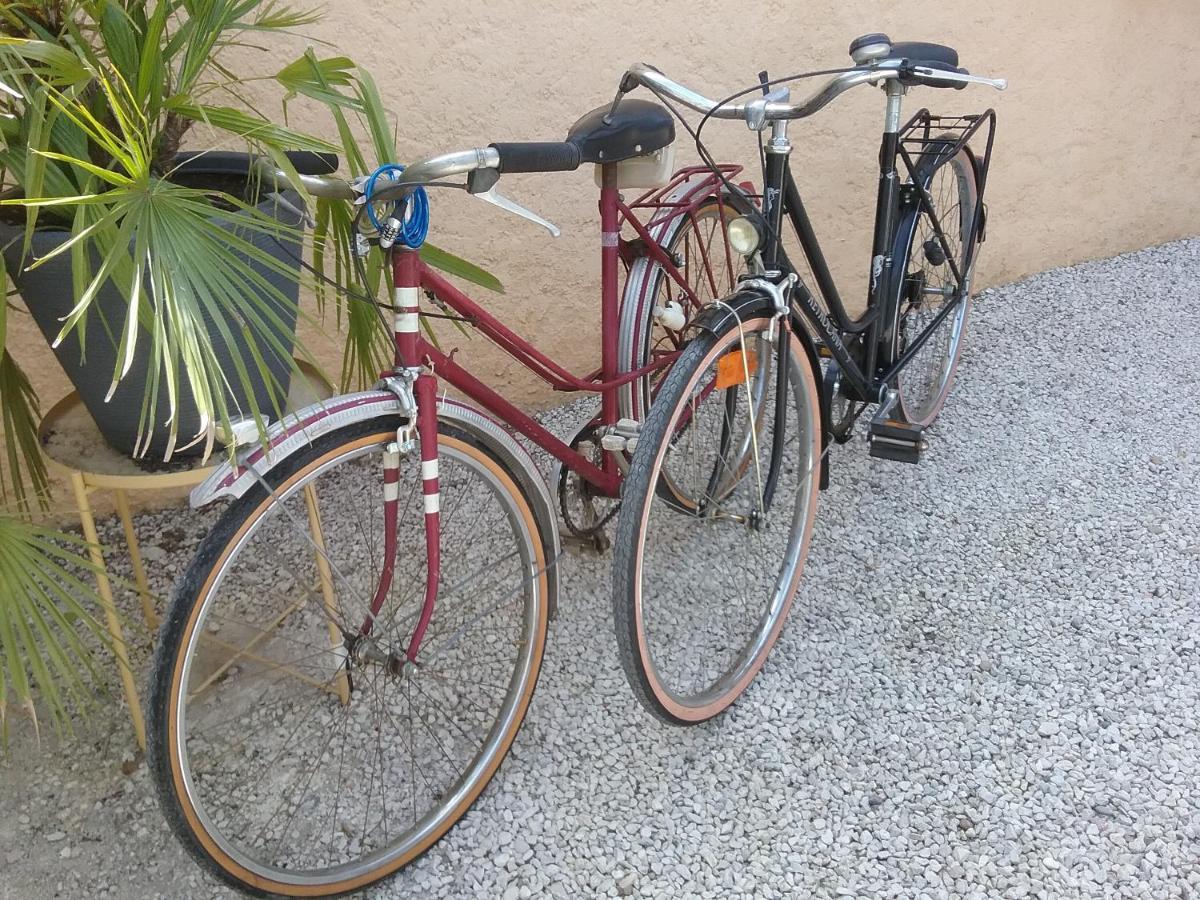 Une Chambre En Ville LʼIsle-sur-la-Sorgue Esterno foto